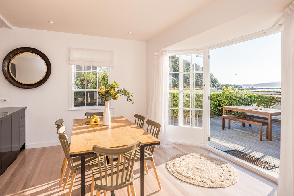237 Marine Drive, Lowry Bay, Lower Hutt - Carousel 2