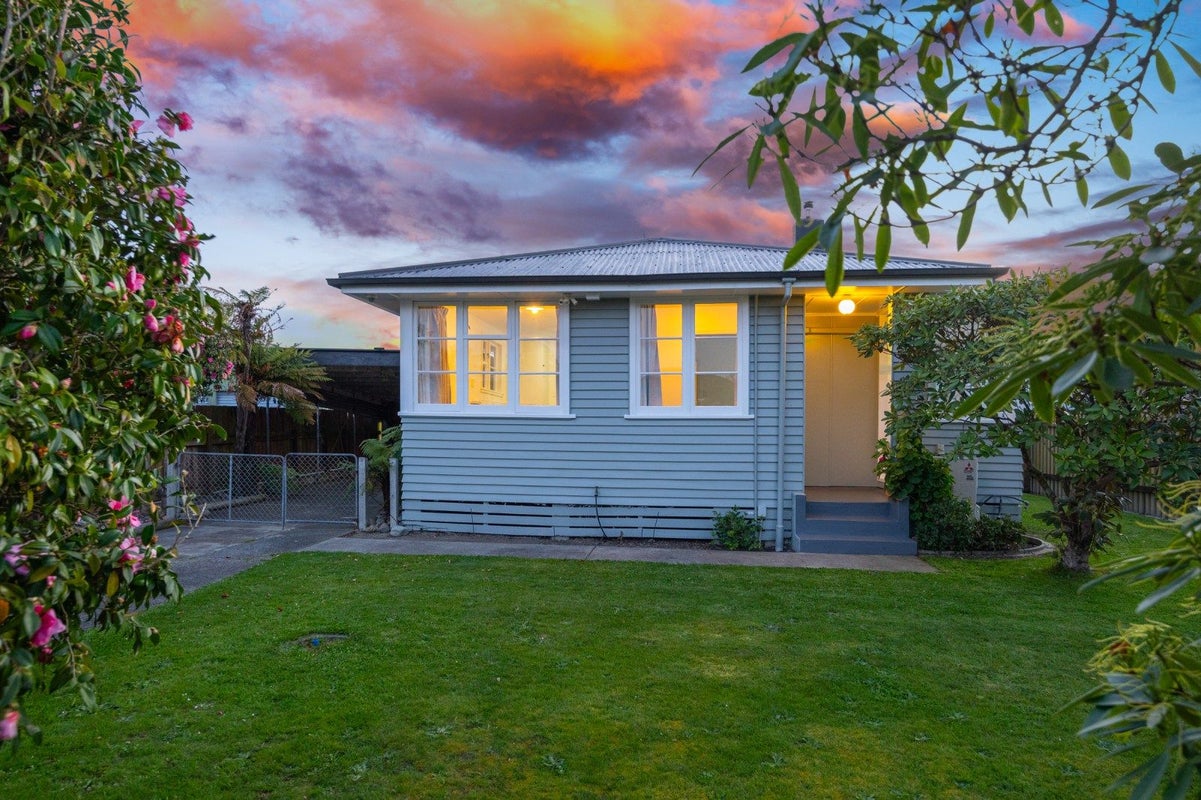 33 Crewe Crescent, Hokowhitu, Palmerston North - Carousel 1