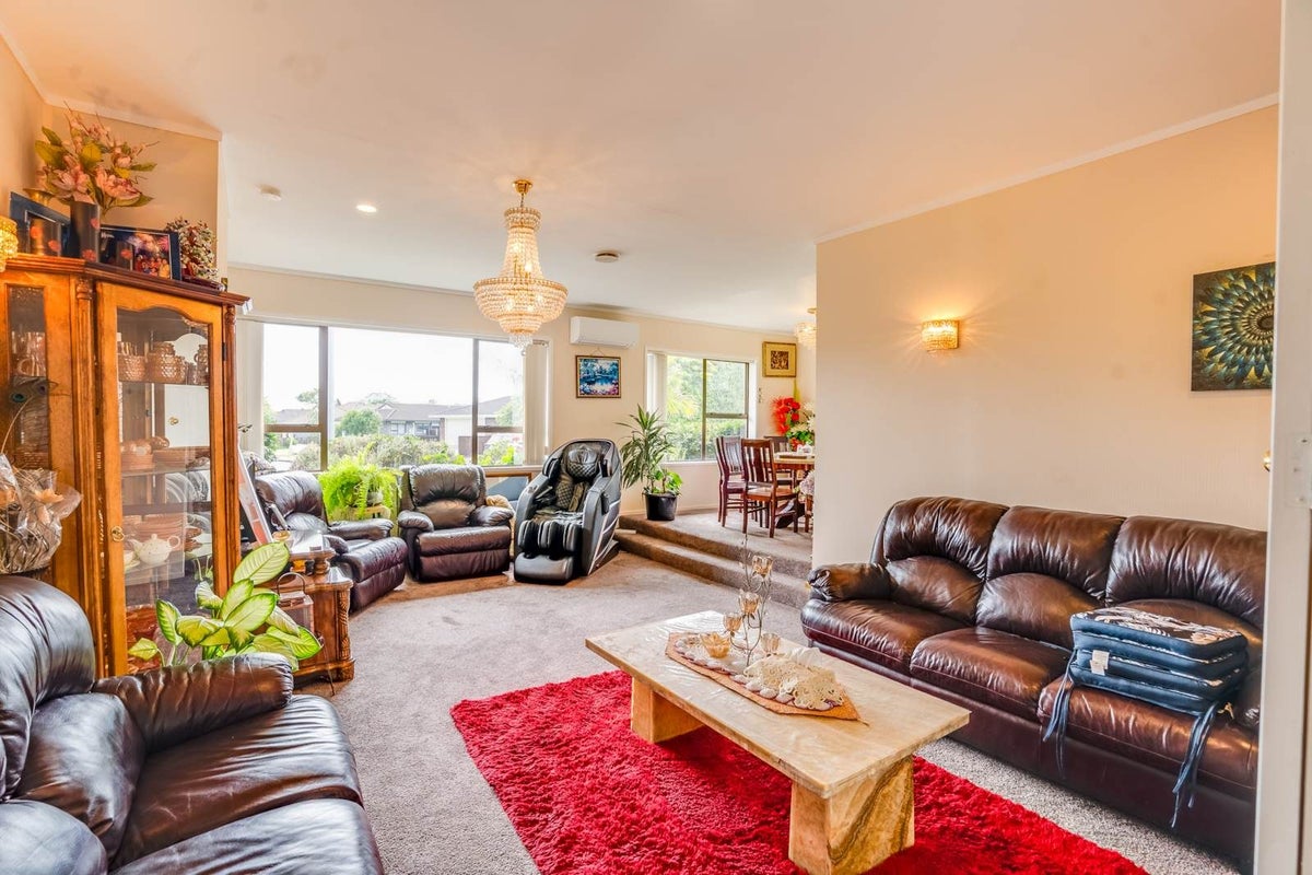 15 Camden Place, Papatoetoe, Auckland - Carousel 2