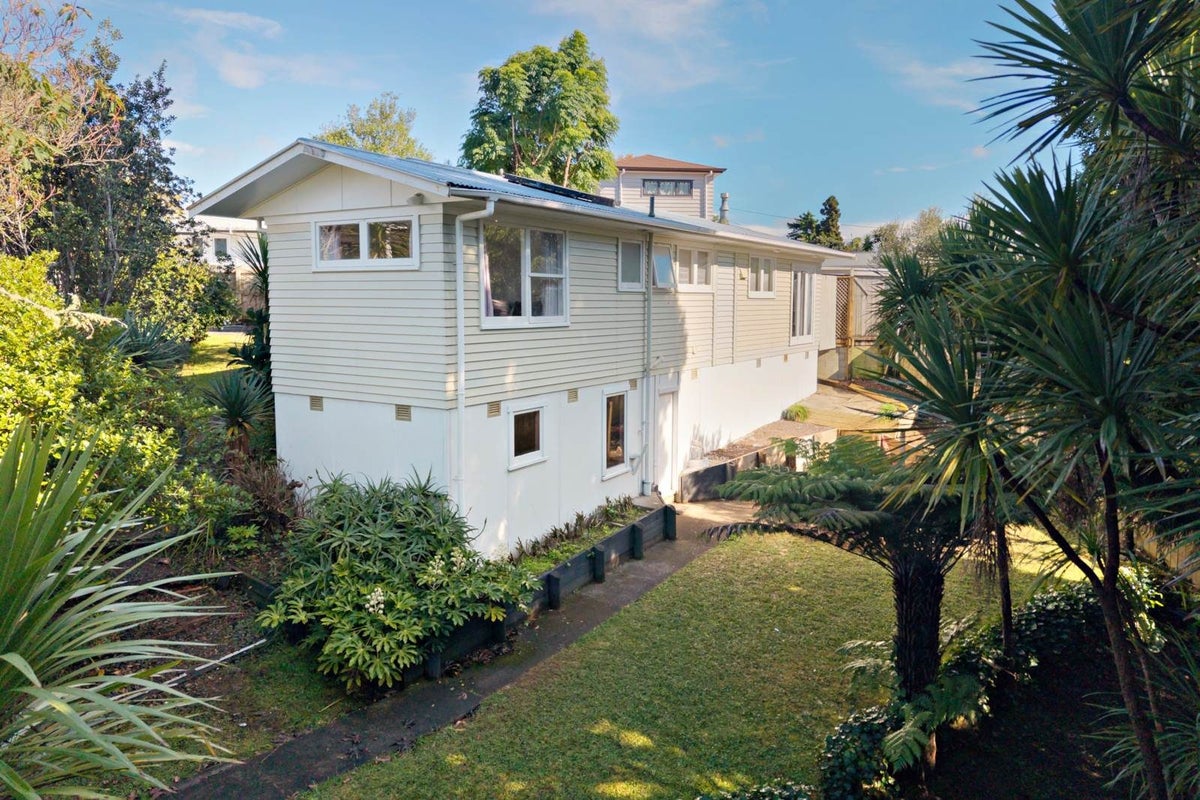 5A Woodvale Road, Glen Eden, Auckland - Carousel 1