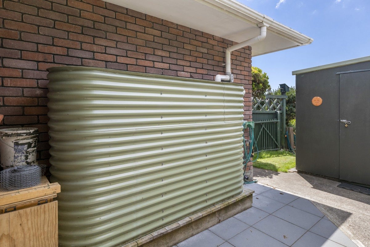 8 La Salle Drive, Westown, New Plymouth - Carousel 25