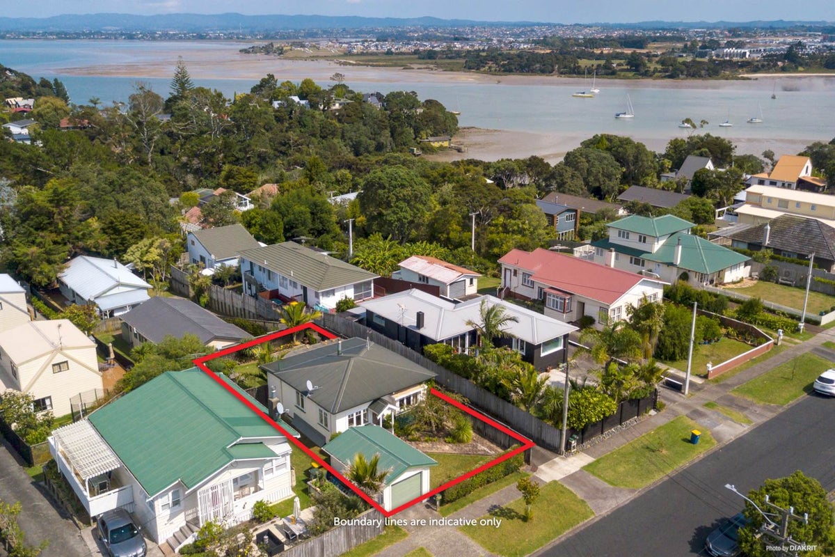 1/61 Beach Haven Road, Beach Haven, Auckland - Carousel 2