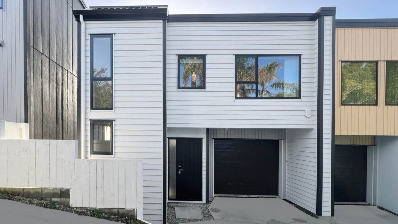 2B Robin Lane, Browns Bay, Auckland - Carousel 1