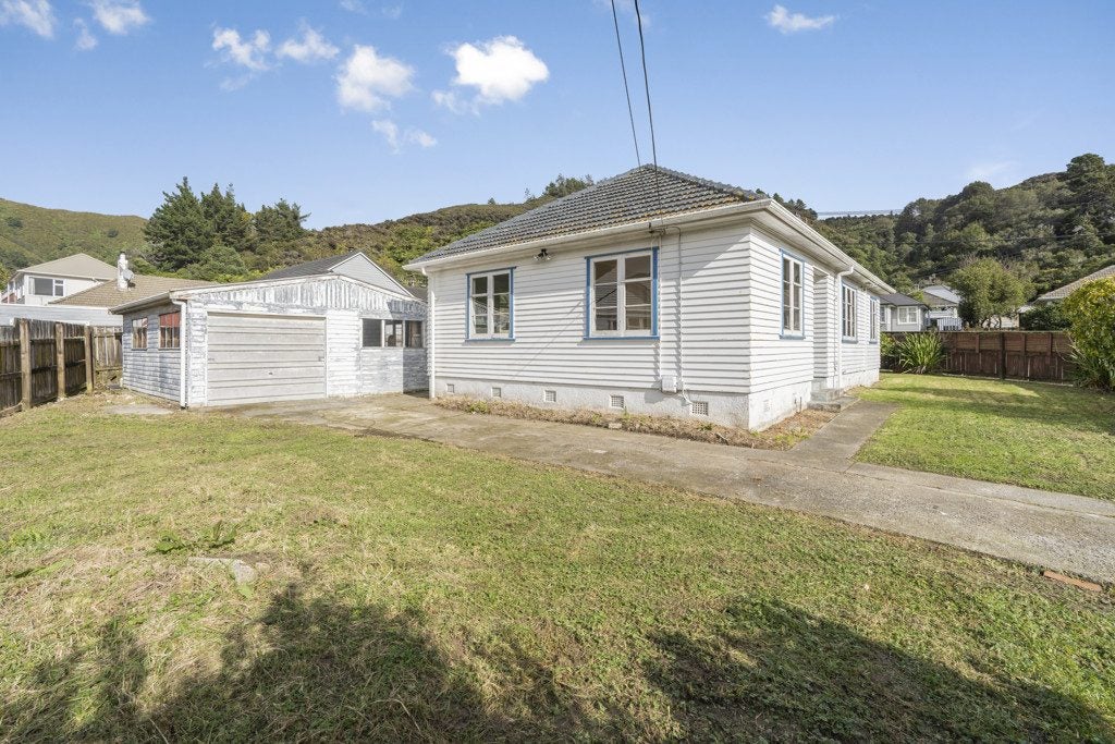 31 Newcombe Street, Naenae, Lower Hutt - Carousel 1