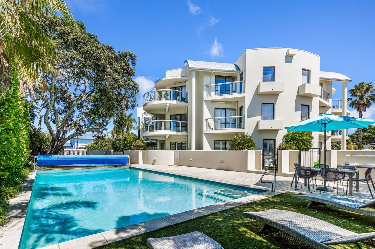 2B/4 Collins Street, Takapuna, Auckland - Carousel 1