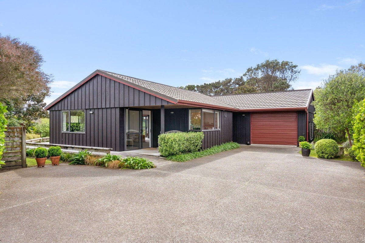 7 Dodds Crescent, Otaki Beach, Otaki - Carousel 1
