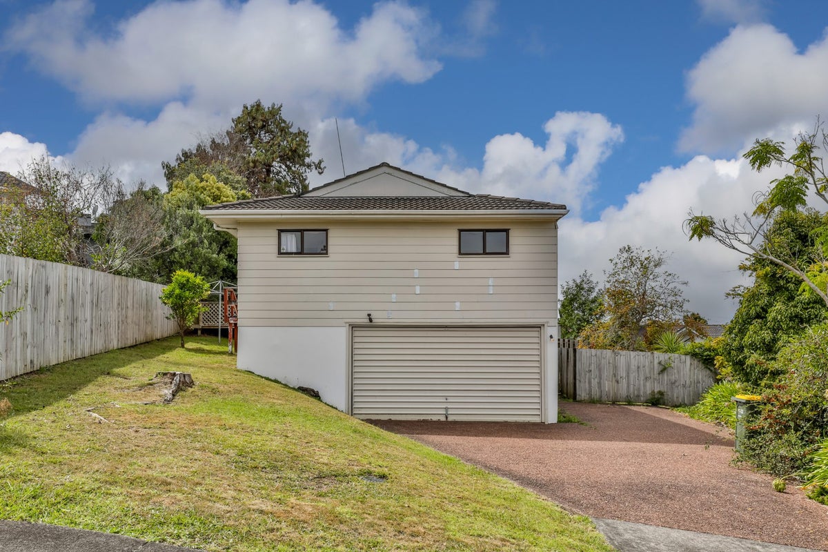 33 Tetrarch Place, Totara Vale, Auckland - Carousel 1