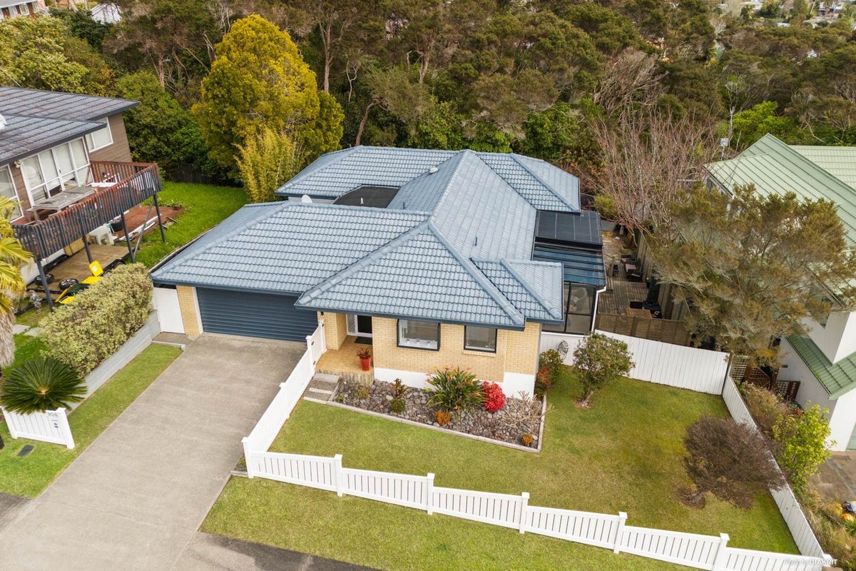 106 Seaview Road, Glenfield, Auckland - Carousel 1