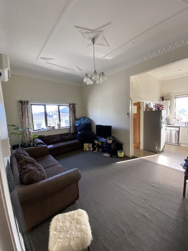 2/33 Tory Street, Petone, Lower Hutt - Carousel 1