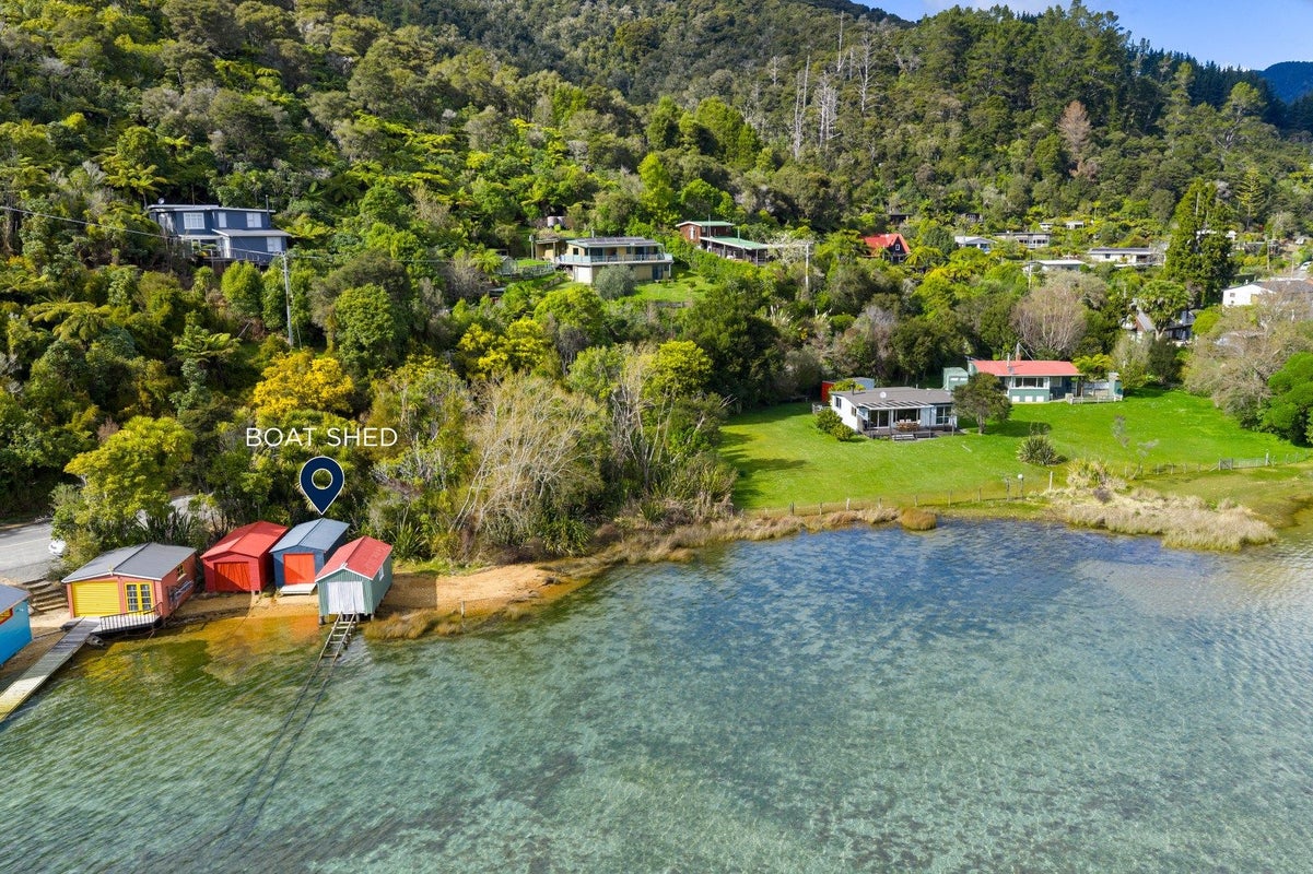 1755 Queen Charlotte Drive, Linkwater, Picton - Carousel 2