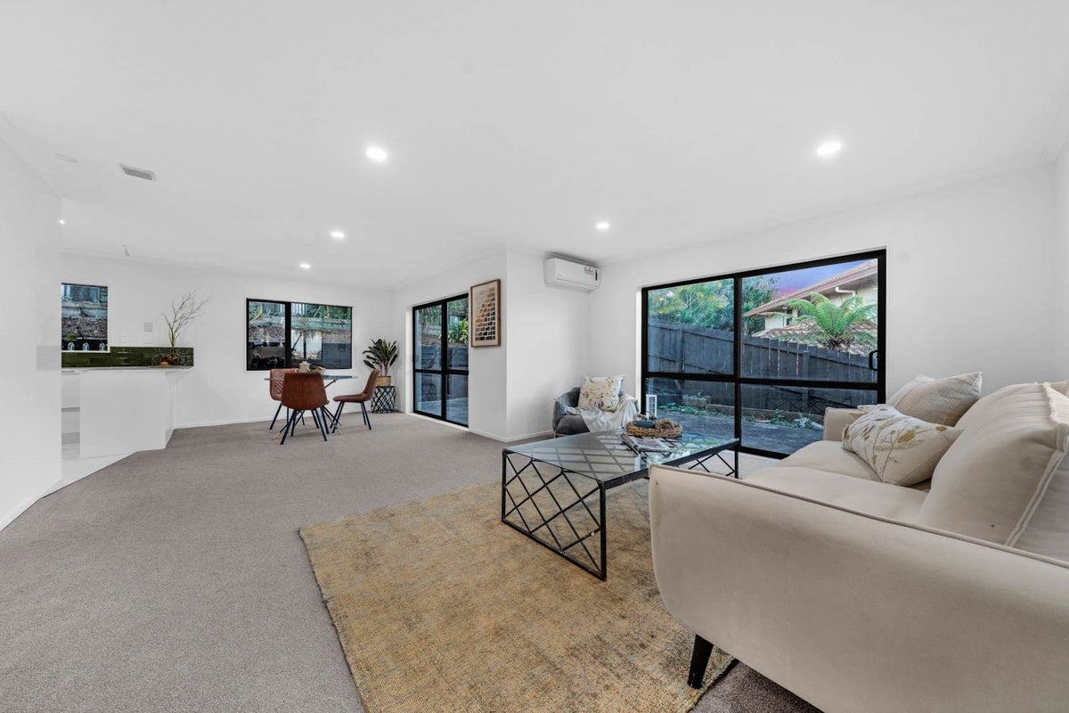 11 San Carlo Court, Henderson, Auckland - Carousel 2