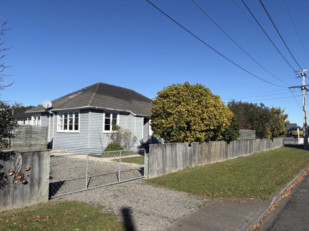 30 Broadway Street, Martinborough - Carousel 16