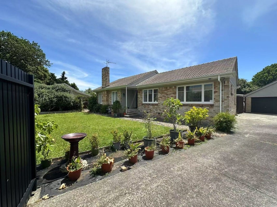 1/214 Hukanui Road, Chartwell, Hamilton - Carousel 1