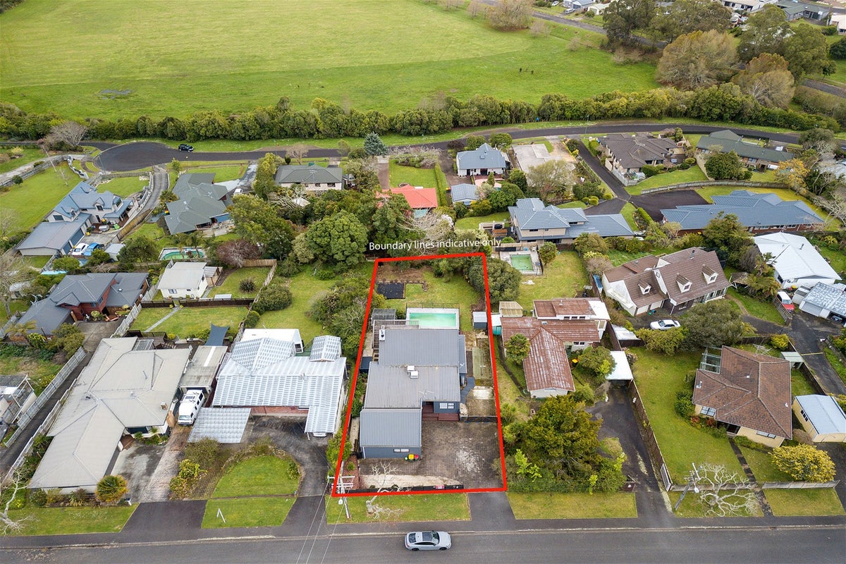 84 Houchens Road, Glenview, Hamilton - Carousel 1