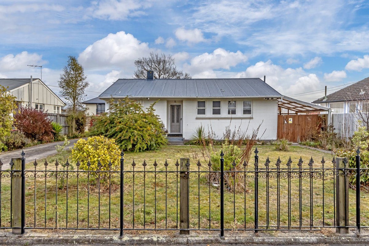 25 Merrington Crescent, Aranui, Christchurch - Carousel 1