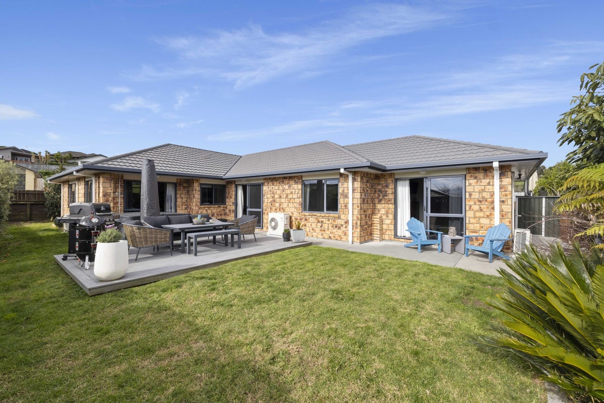 44 Falcon Drive, Welcome Bay, Tauranga - Carousel 1