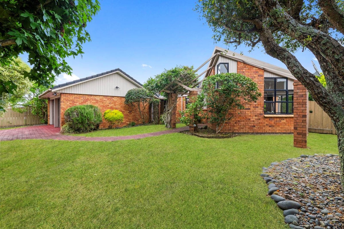 43 Sunderlands Road, Half Moon Bay, Auckland - Carousel 1