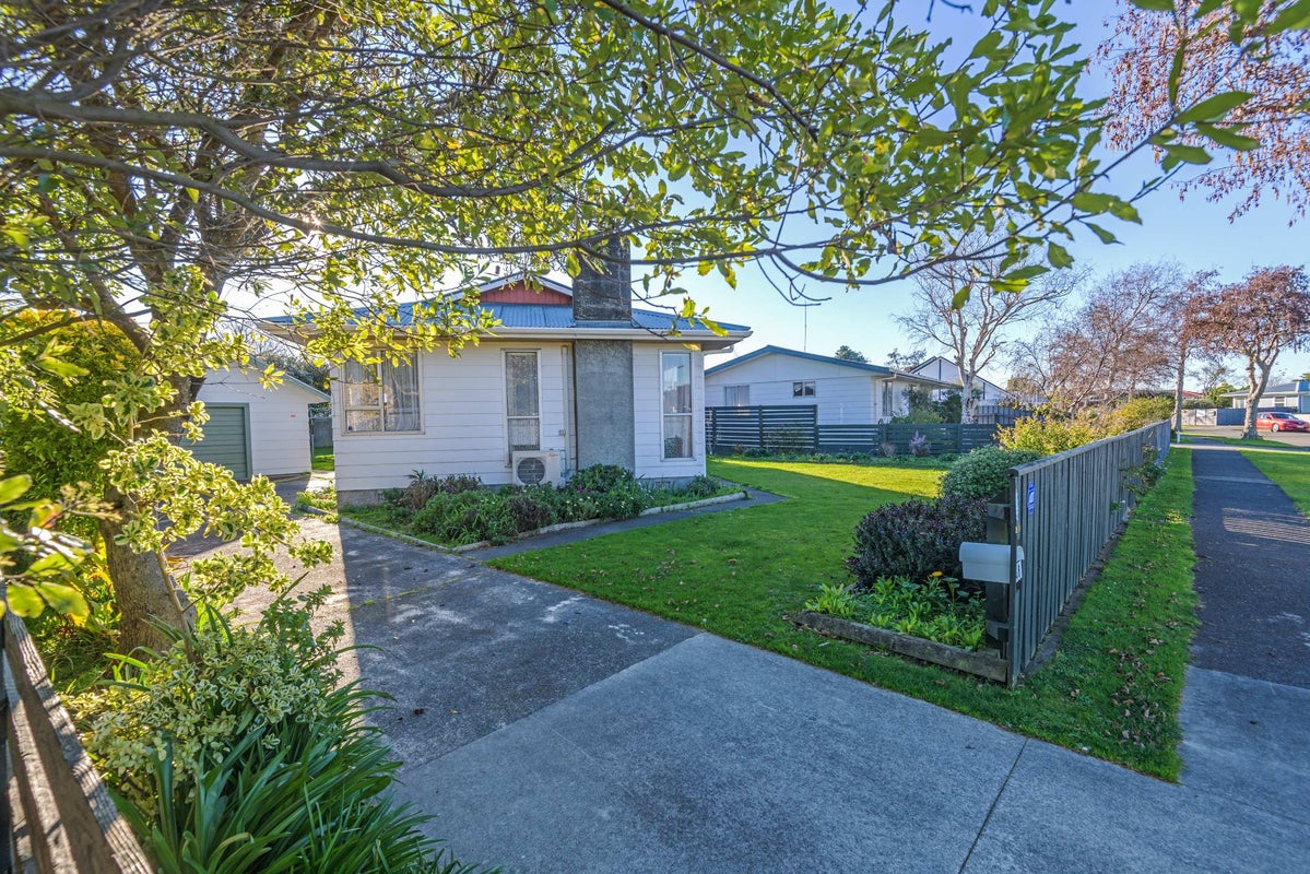 48 Apollo Parade, Milson, Palmerston North - Carousel 1