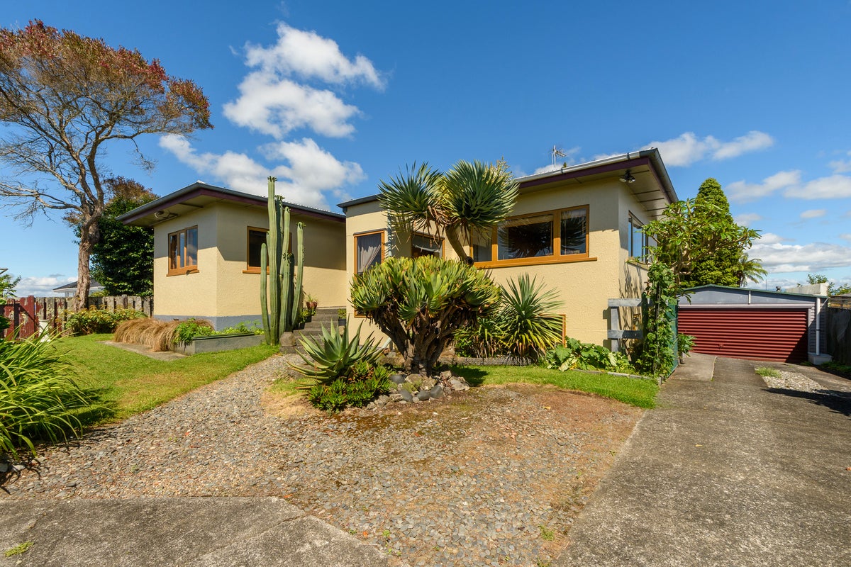 15A Hilltop Road, Parkvale, Tauranga - Carousel 1