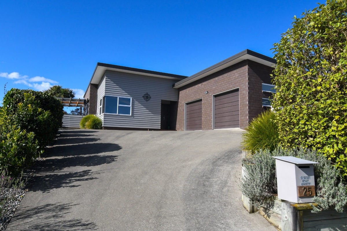 25 Admiralty Place, Waikawa, Picton - Carousel 1