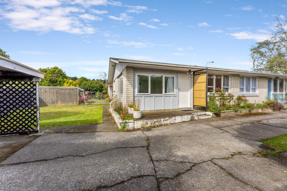 2/1242 Fergusson Drive, Brown Owl, Upper Hutt - Carousel 1