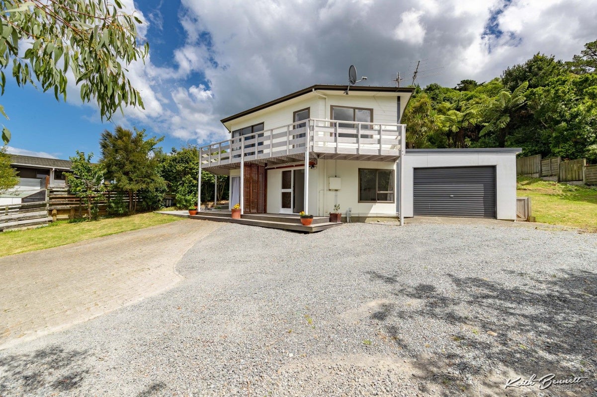 29 Stanhope Grove, Korokoro, Lower Hutt - Carousel 21