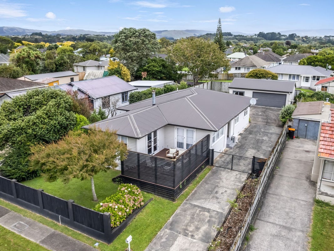 10 Antrim Place, Hokowhitu, Palmerston North - Carousel 1