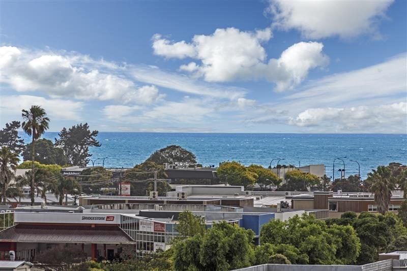 2/8 Wilk Lane, Browns Bay, Auckland - Carousel 1