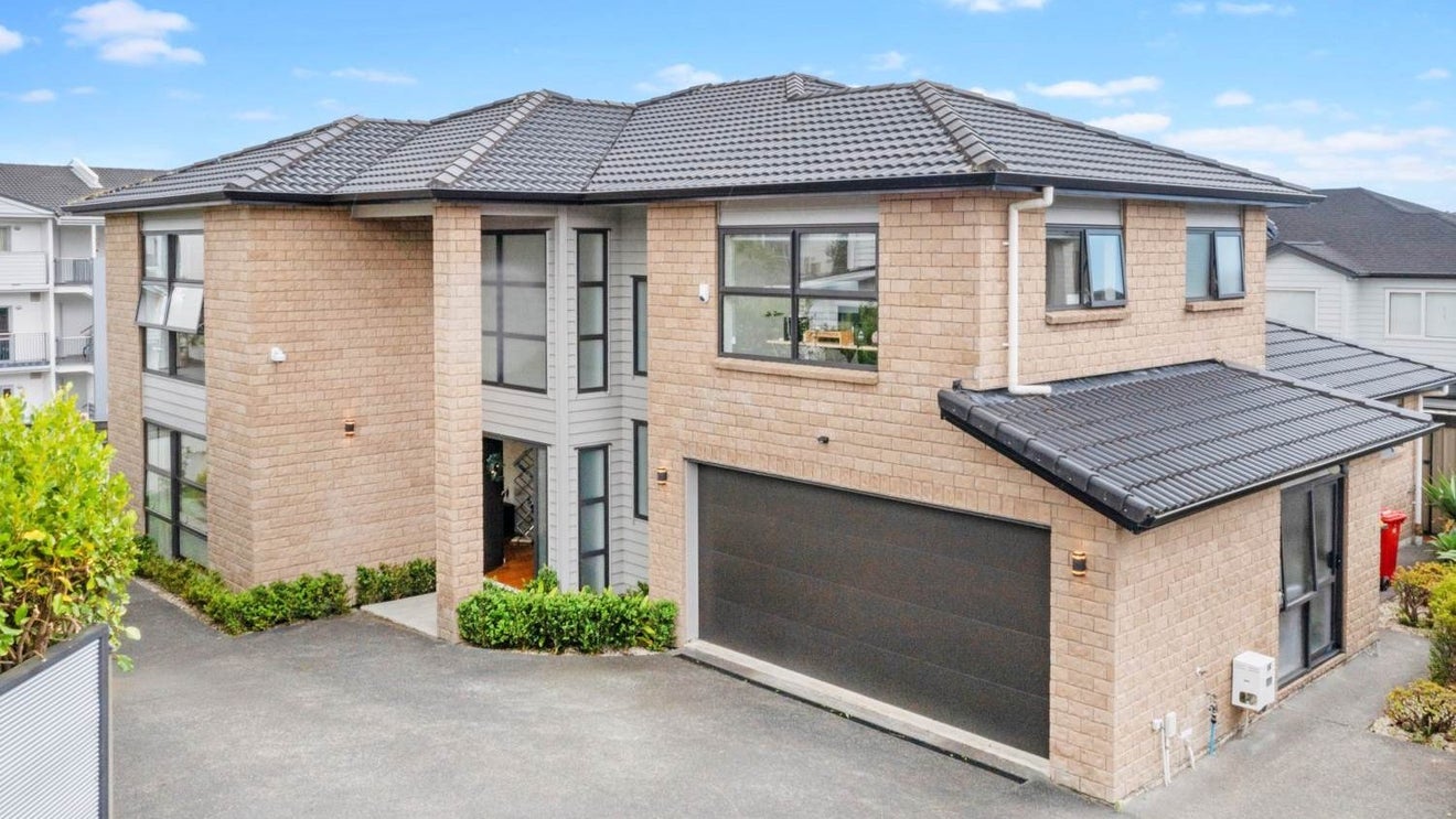 95 Medallion Drive, Oteha, Auckland - Carousel 1