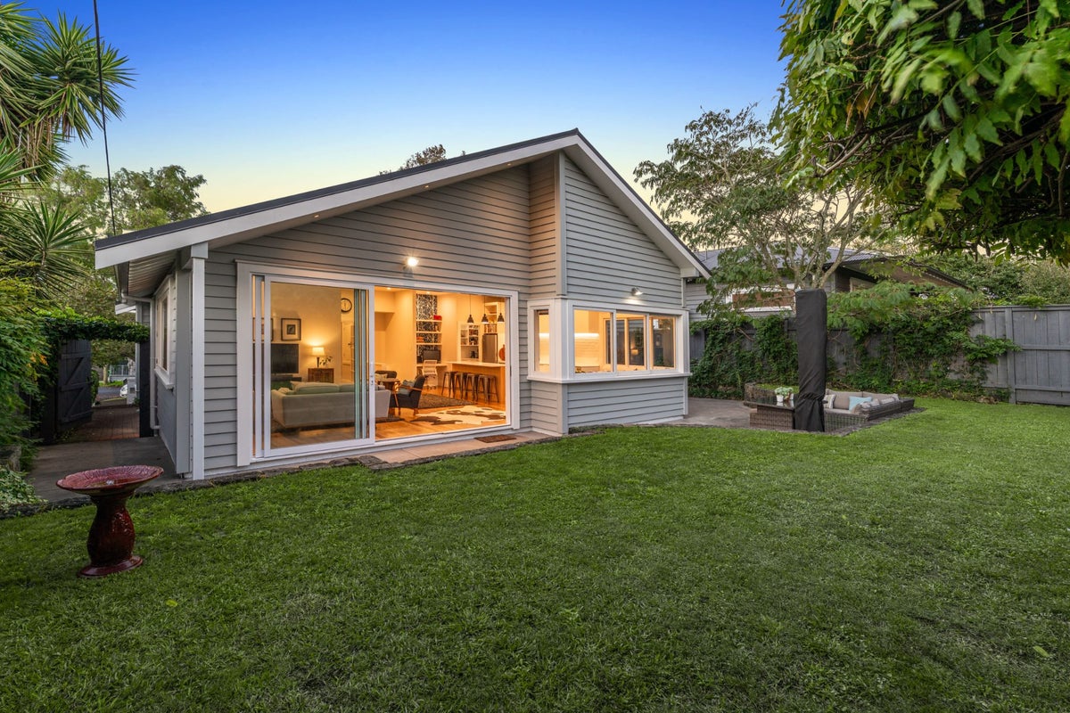 37 Kensington Avenue, Mount Eden, Auckland - Carousel 1