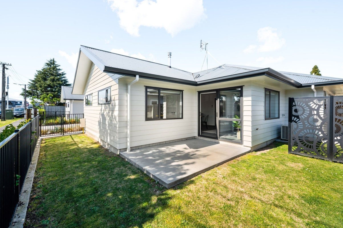 1/72 Claude Street, Fairfield, Hamilton - Carousel 1