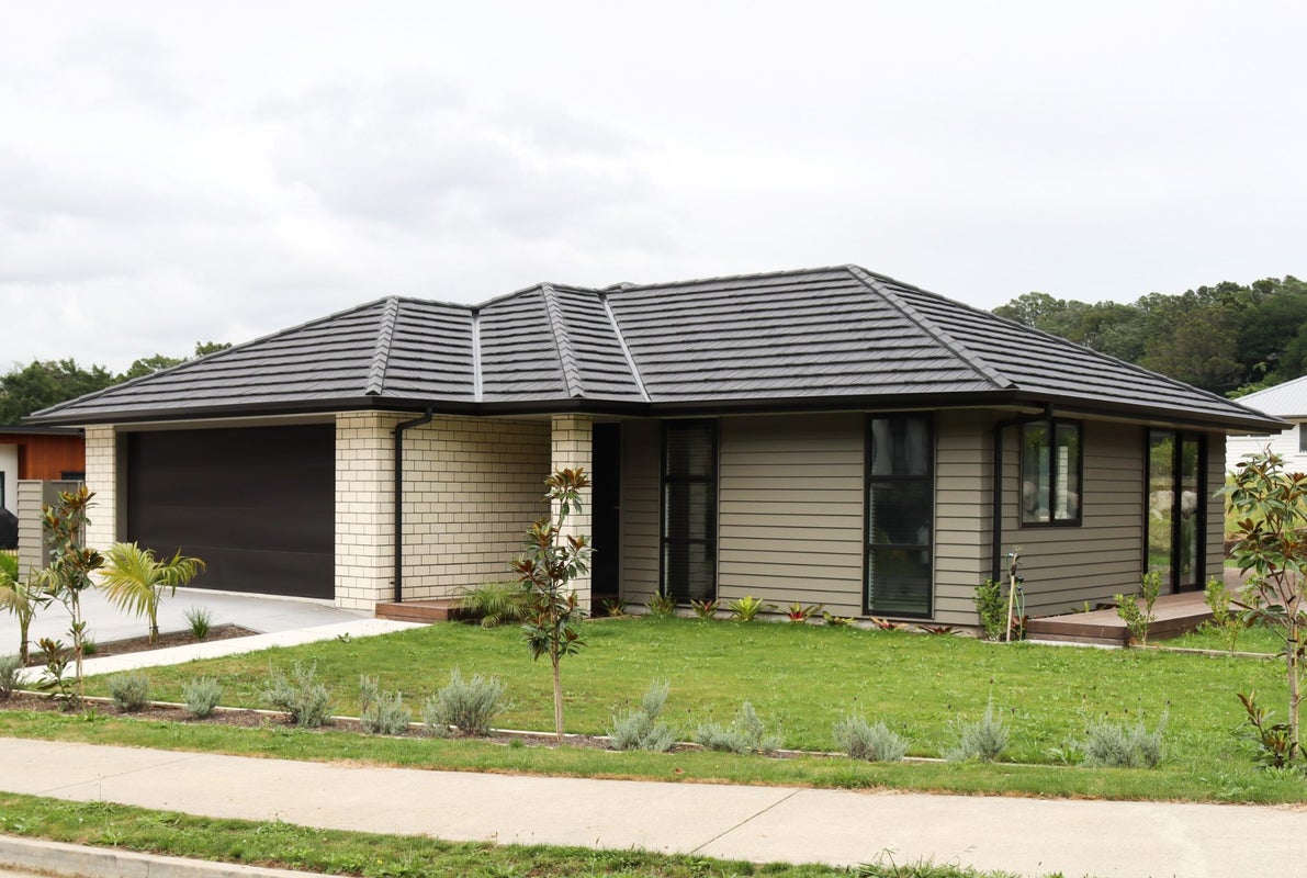 31 Sycamore Grove, Lower Vogeltown, New Plymouth - Carousel 1