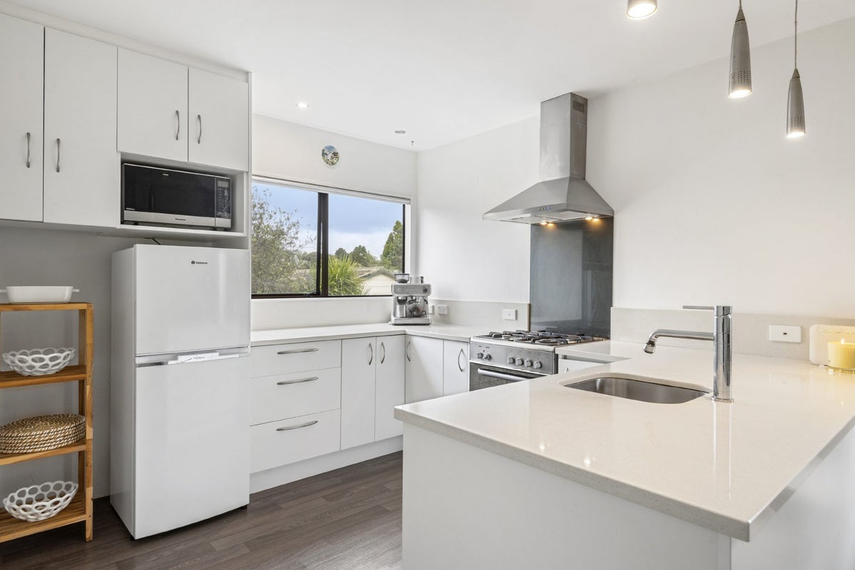 2/38 Gatman Street, Birkdale, Auckland - Carousel 2