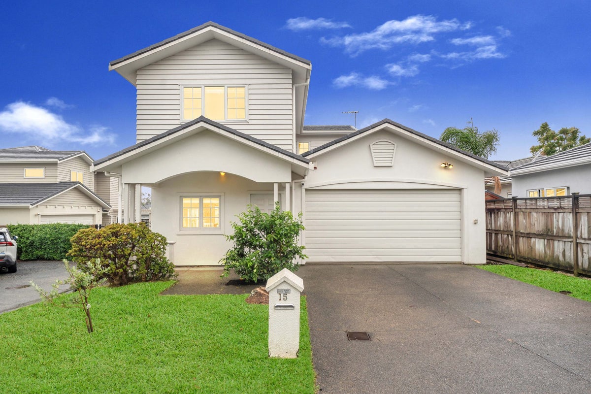 15 Mulvaney Crescent, Henderson, Auckland - Carousel 1