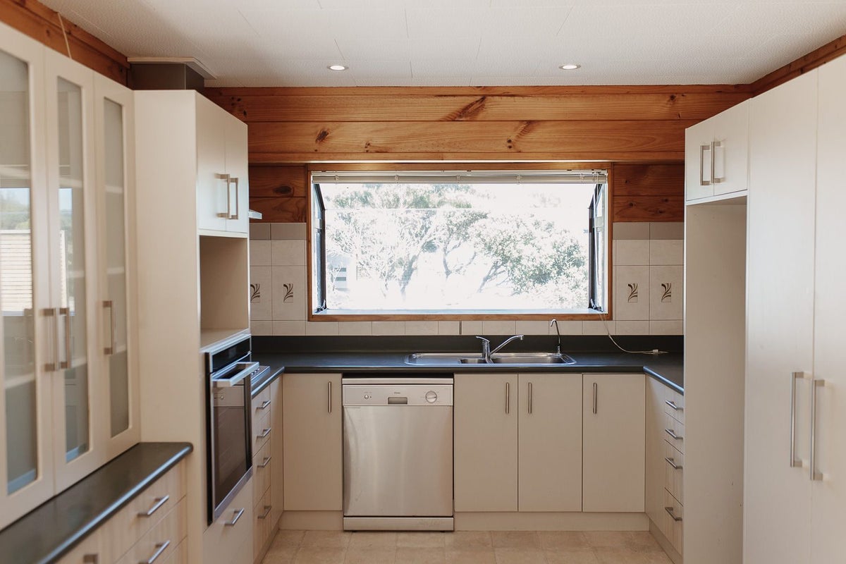 6 Gates Road, Waikanae Beach, Waikanae - Carousel 2