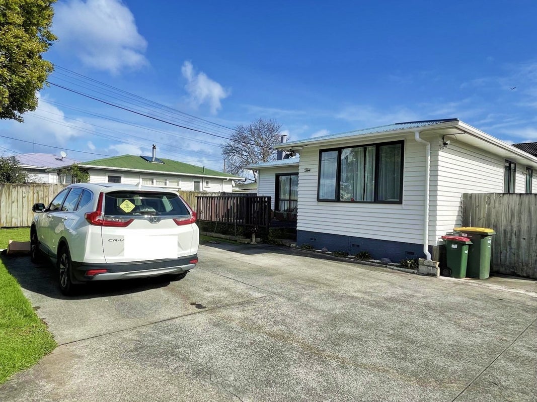 10 Ascot Avenue, Henderson, Auckland - Carousel 1