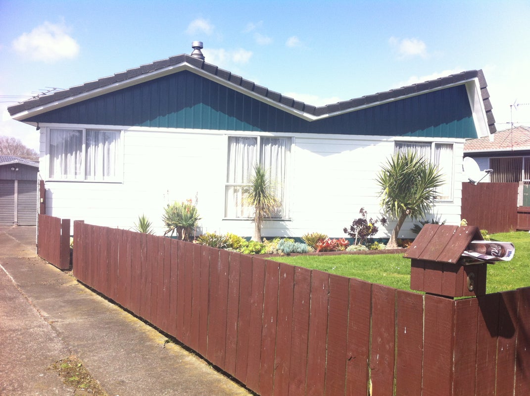 6 Benton Place, Manurewa, Auckland - Carousel 1