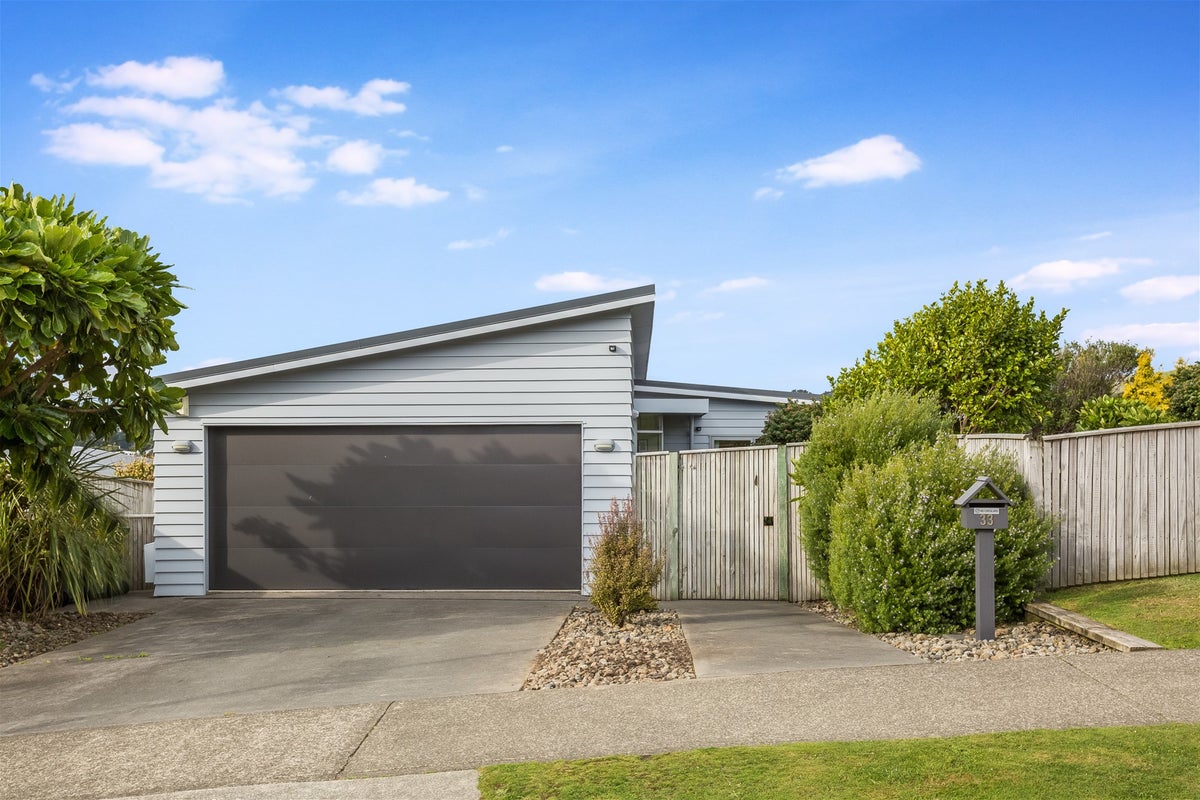 33 Aotea Drive, Aotea, Porirua - Carousel 1