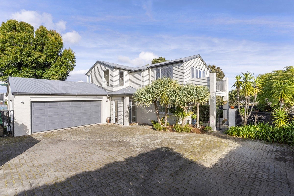 44B Bleakhouse Road, Howick, Auckland - Carousel 1