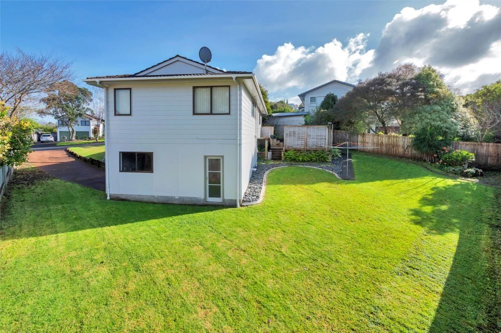15 Peterhouse Place, West Harbour, Auckland - Carousel 13