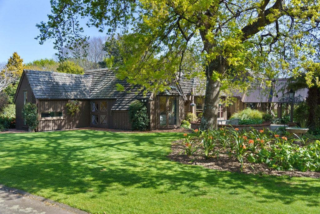 9 Karaka Grove, Waikanae - Carousel 1