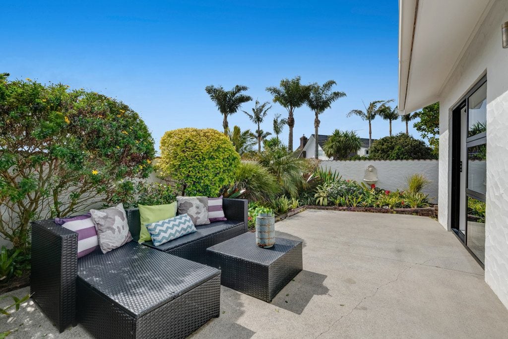 12A Eagle Place, Red Beach, Rodney, Auckland - Carousel 2