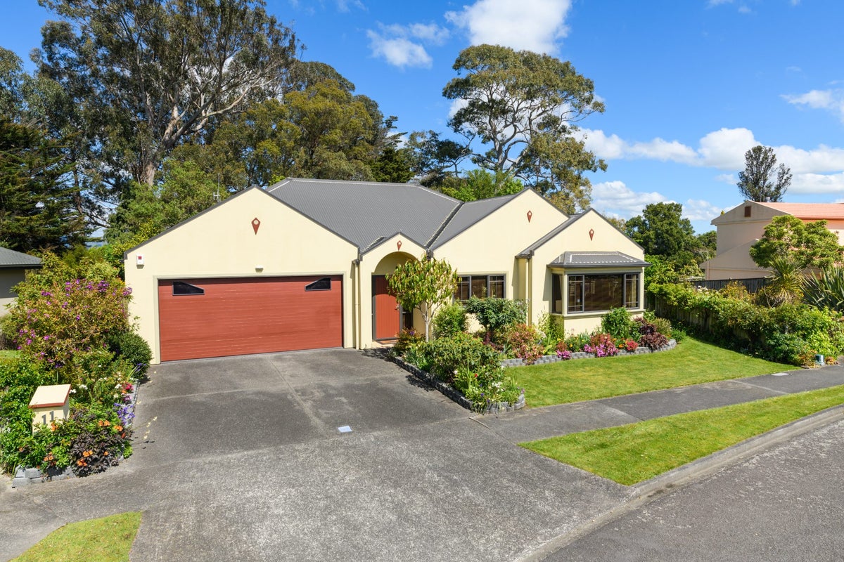 11 La Lena Grove, Fitzherbert, Palmerston North - Carousel 33