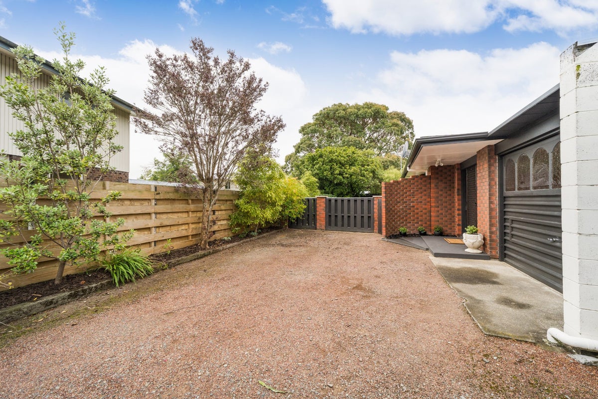 47 LANGLEY Avenue, Milson, Palmerston North - Carousel 23