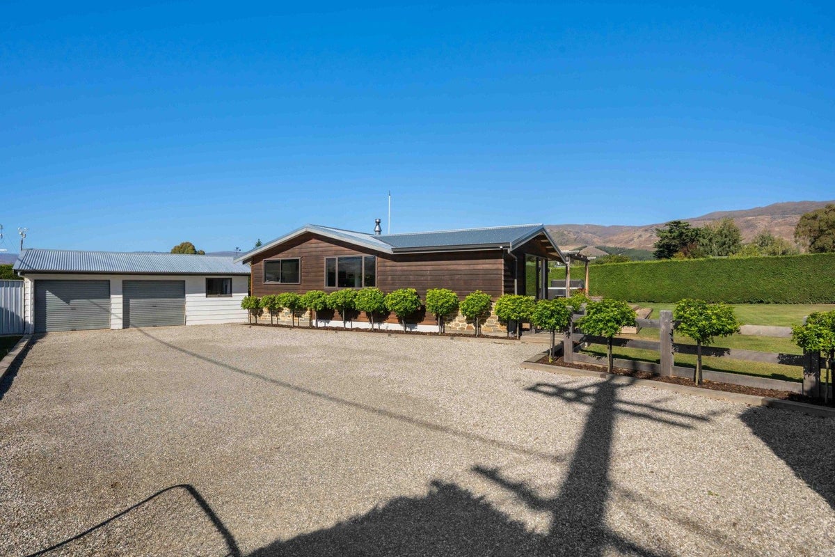 1 Hall Road, Bannockburn, Cromwell - Carousel 50