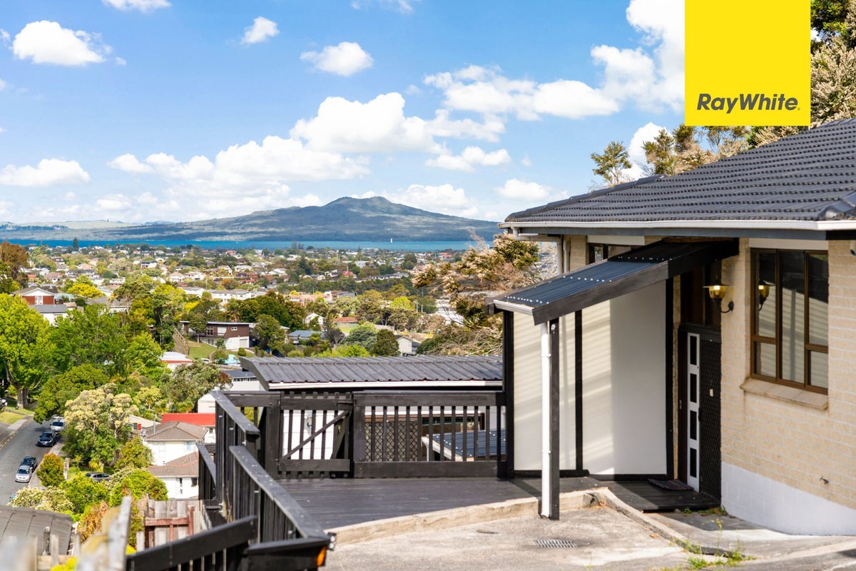 2/39 Sunset Road, Totara Vale, Auckland - Carousel 1