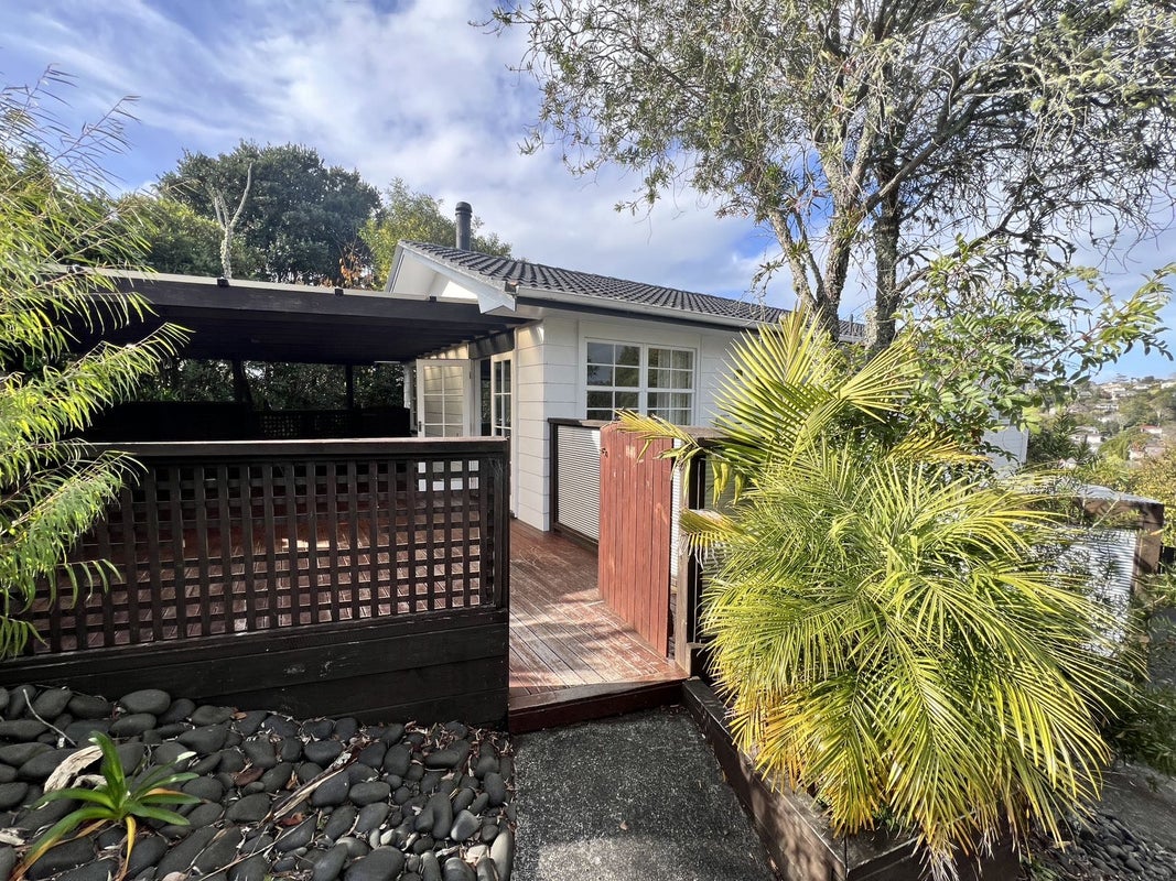 27 Montclair Rise, Browns Bay, Auckland - Carousel 1