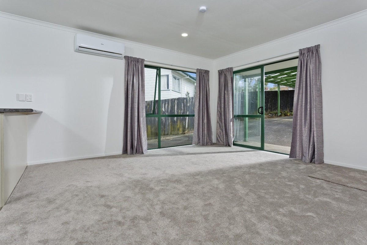33 Athena Drive, Totara Vale, Auckland - Carousel 2
