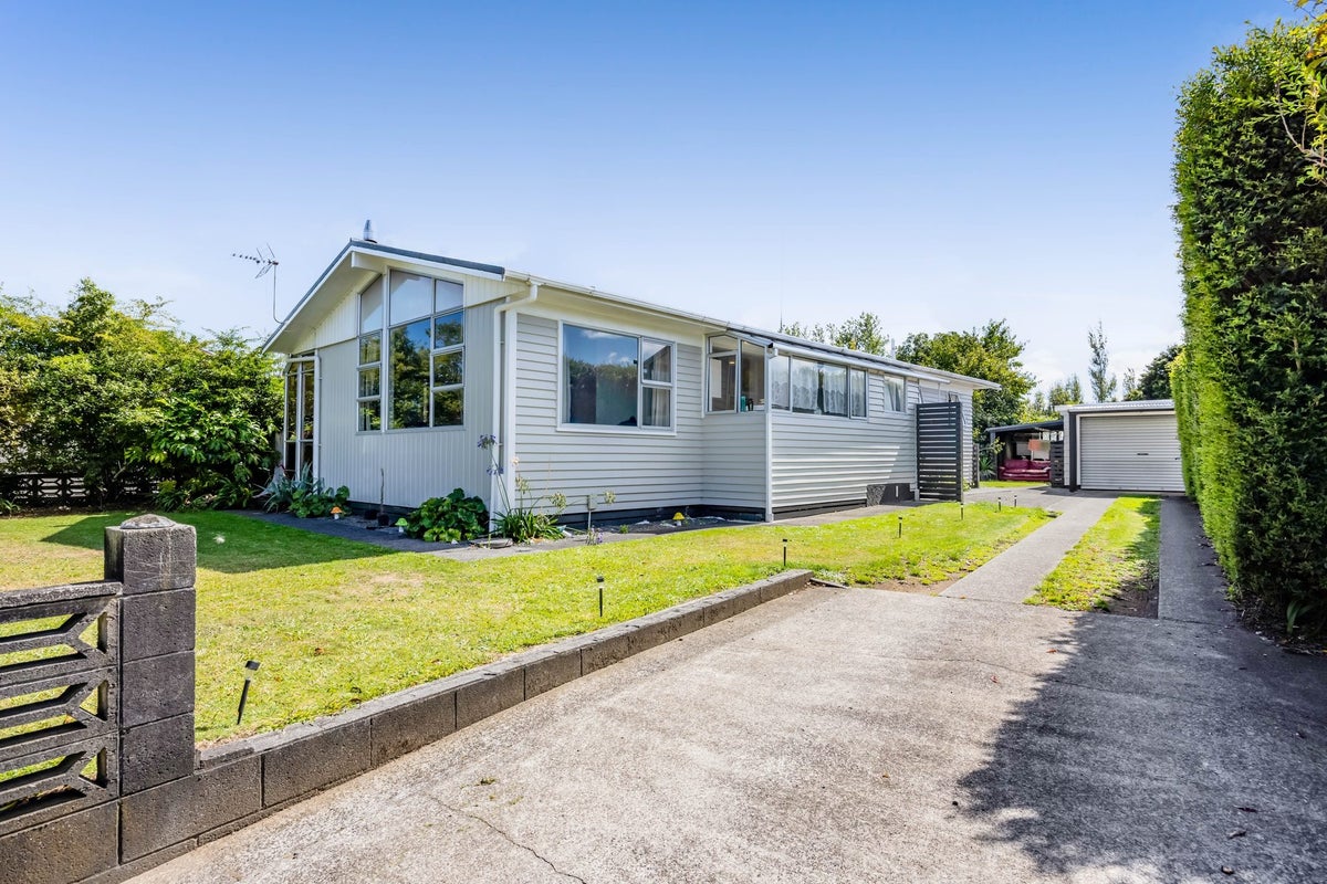 4 Karaka Street, Merrilands, New Plymouth - Carousel 1