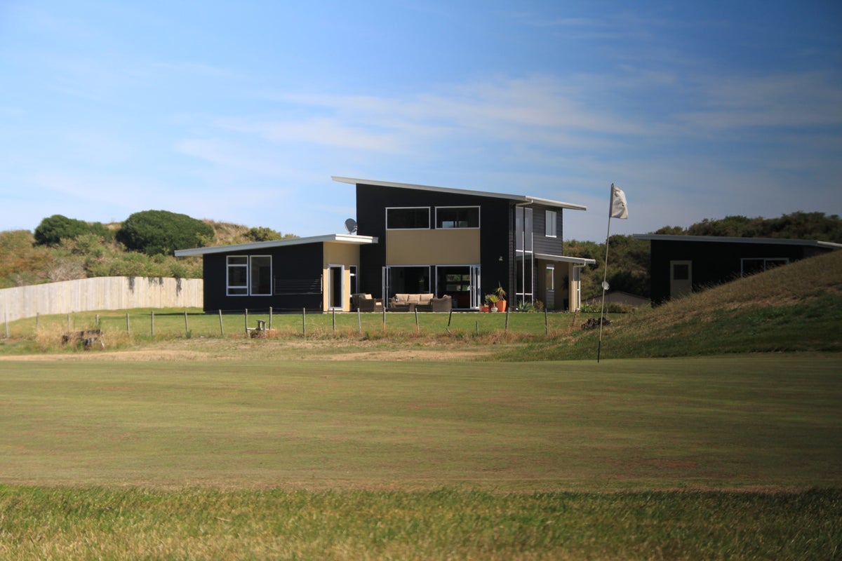 27 Golf Vue Place, Castlecliff, Whanganui - Carousel 2